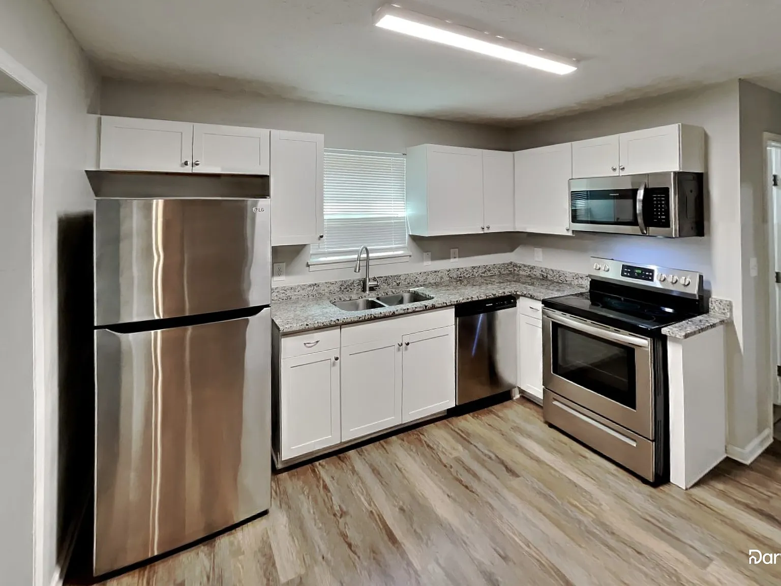 3 bed, 2.0 bath, 1768 sqft, $1,795 — Photo 3
