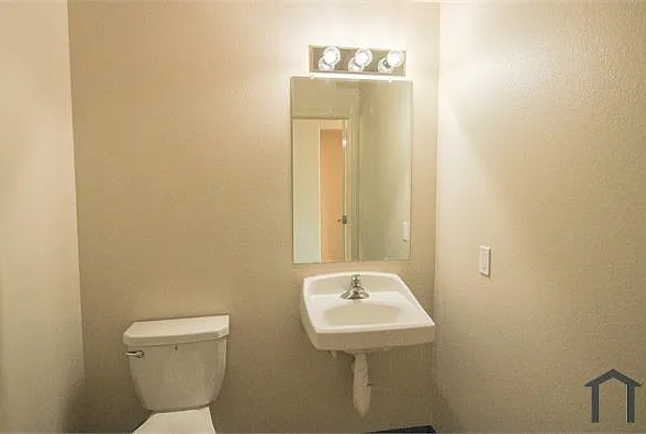 223 N School St #E — Photo 21