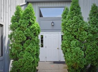 202 Drake Ln #202, Roxbury Township, NJ 07852