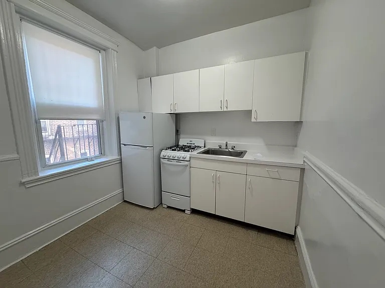 120 Warren St #9 — Photo 6