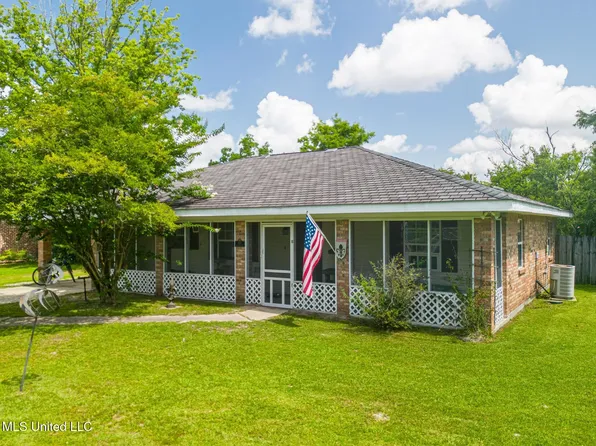 517 Victoria St, Bay Saint Louis, MS 39520