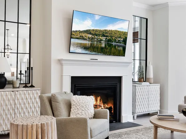 28 Larkspur Lane, Manalapan, NJ 07726