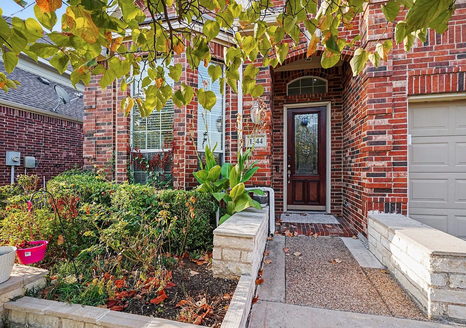 Welcome to 1344 Valley Vista Dr, a charming single-family home in the desirable Valley Ranch area... — Photo 3