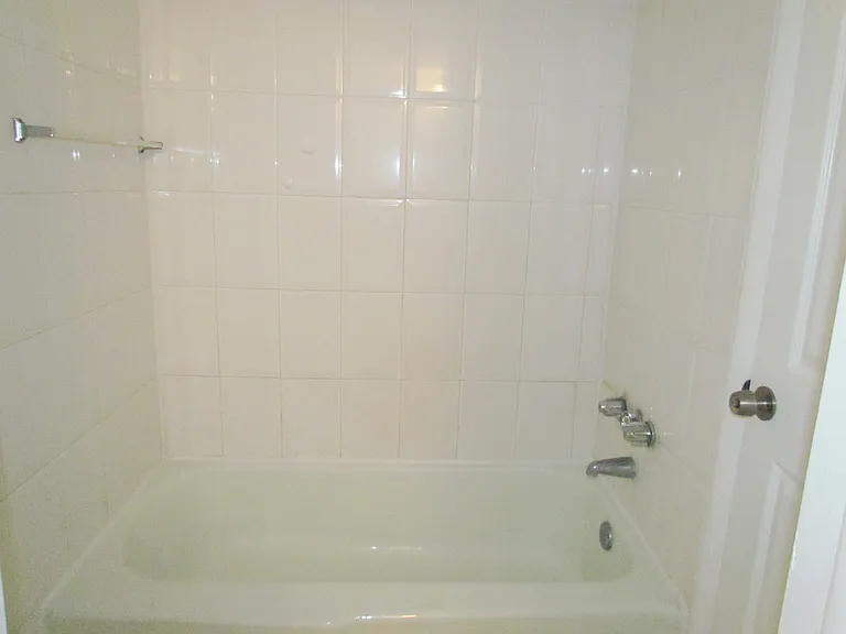 Seawind Lakes I — Photo 4