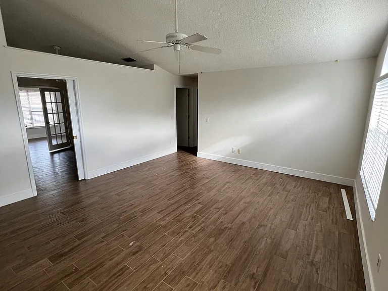 1330 Ravida Woods Dr — Photo 17
