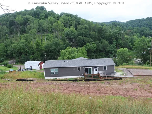 972 Dairy Rd, Poca, WV 25159
