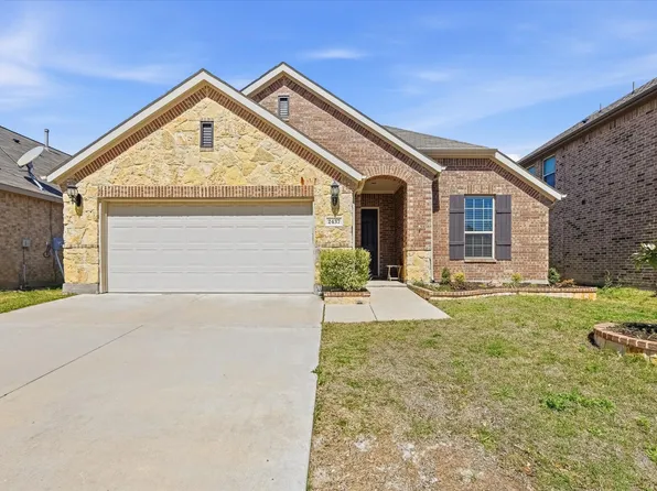 2437 Whispering Pines Dr, Fort Worth, TX 76177