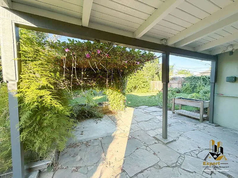 2116 Waterford Rd — Photo 13