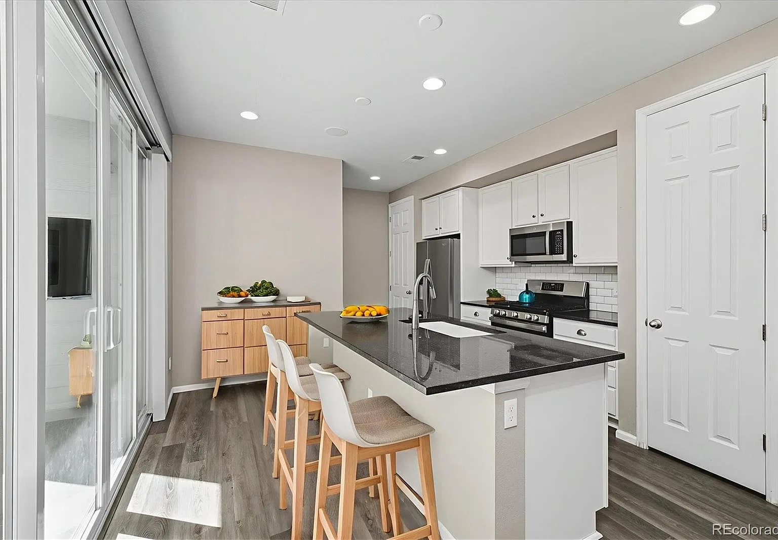 3 bed, 2.5 bath, 1474 sqft, $2,500 — Photo 4