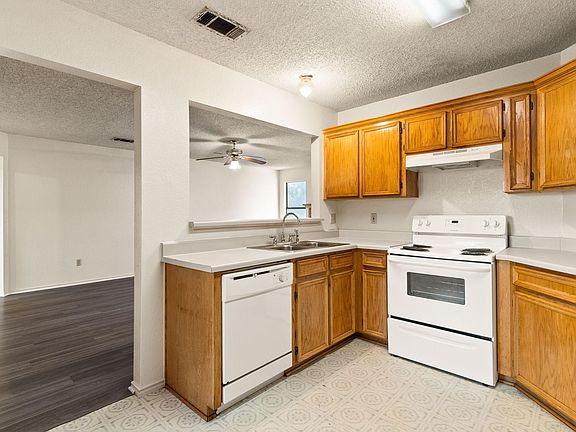 4th image of 403 Dillon Dr