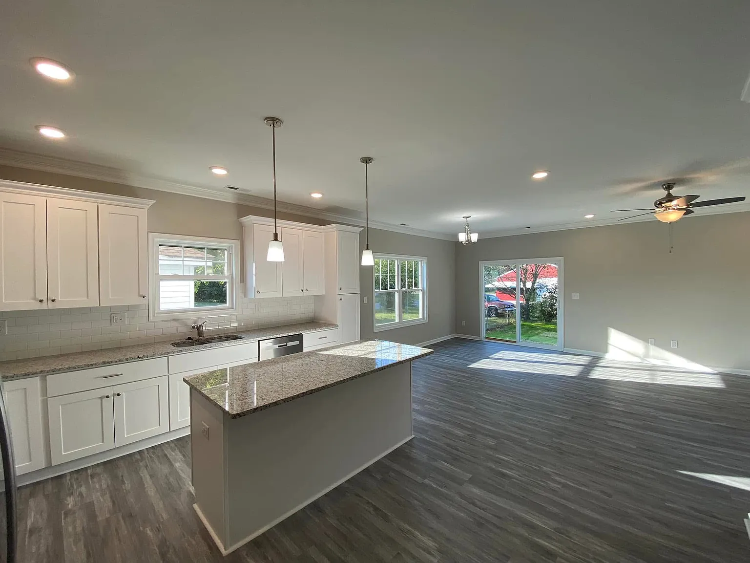3 bed, 2.5 bath, 1656 sqft, $2,800 — Photo 2