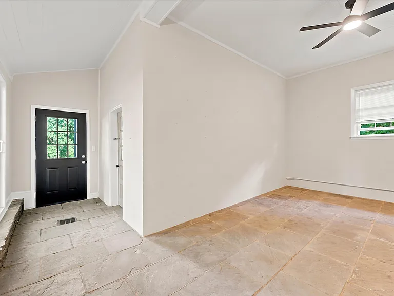 1605 Brintons Bridge Rd — Photo 17
