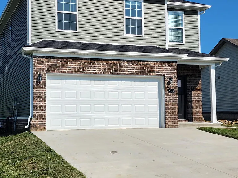 929 Olympic Ct — Photo 2