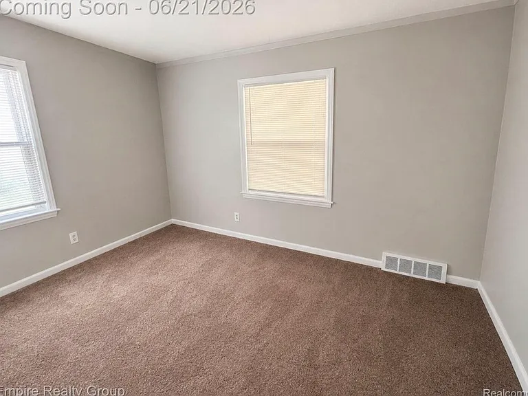 7815 Artesian St — Photo 10