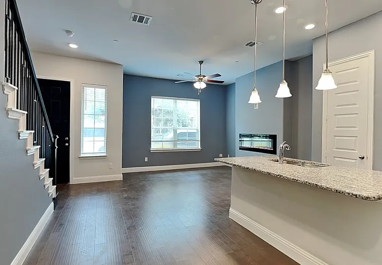 4417 Benton Ln — Photo 8