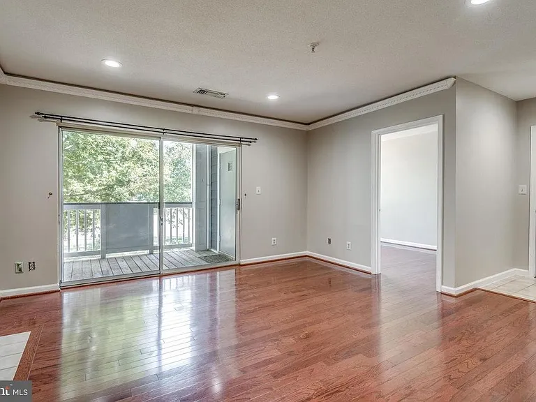20311 Beechwood Ter #202 — Photo 5