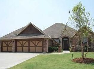 722 Tasha Cir, Moore, OK 73160
