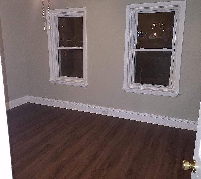 1st image of 1632 W 2nd St