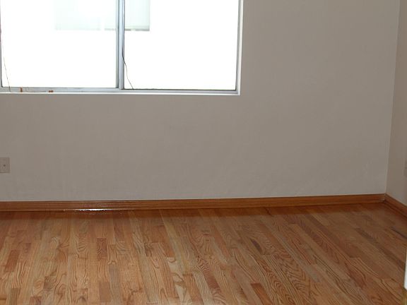 2nd image of 11756 Moorpark St Unit E