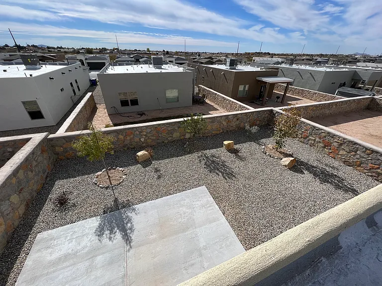 Fully enclosed yard, helpful for tenants with a pet (1 dog only permitted).