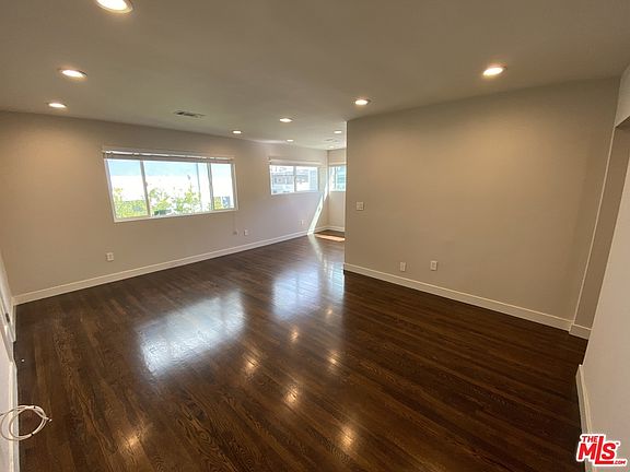 3rd image of 1055 S Sherbourne Dr APT 3