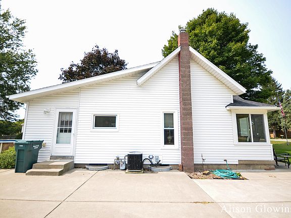 4th image of 1490 Amelia St