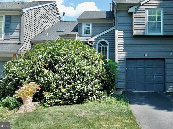 12 Andover Cir #B, Princeton, NJ 08540