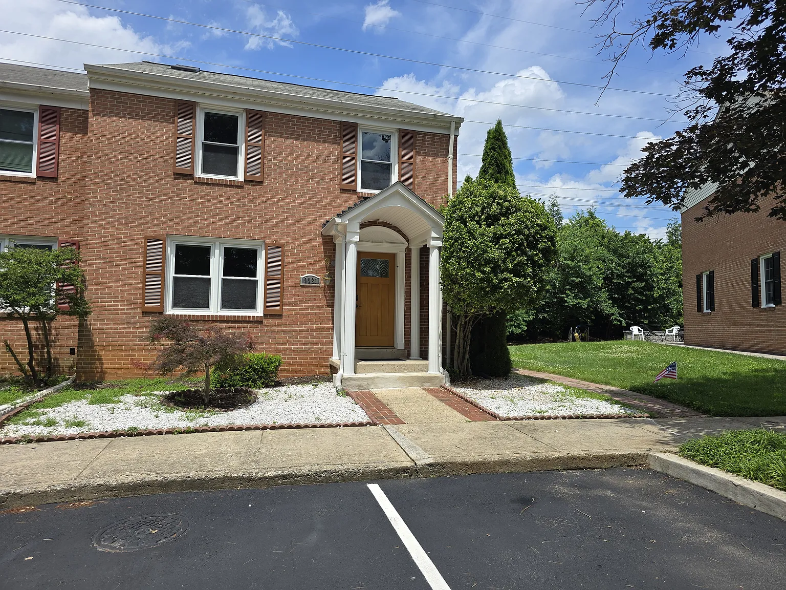 5 bed, 4.5 bath, 2178 sqft, $3,995 — Photo 2