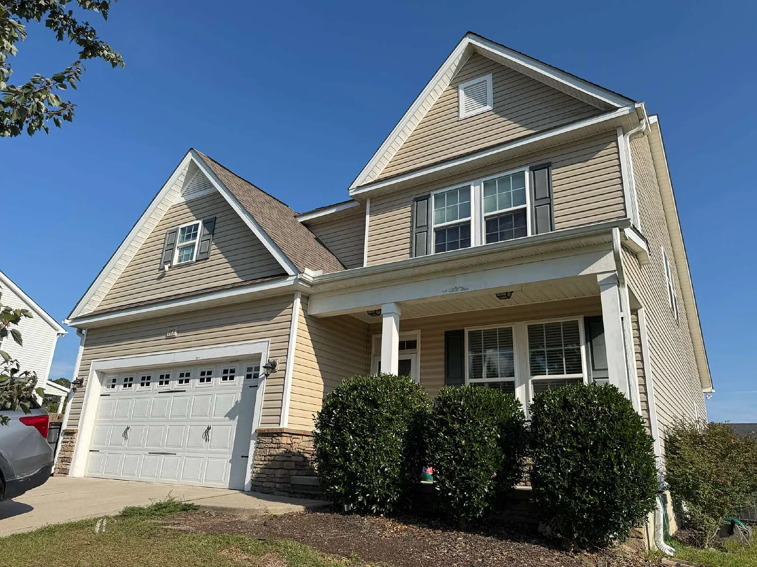 4 bed, 2.5 bath, 2400 sqft, $2,200 — Photo 3