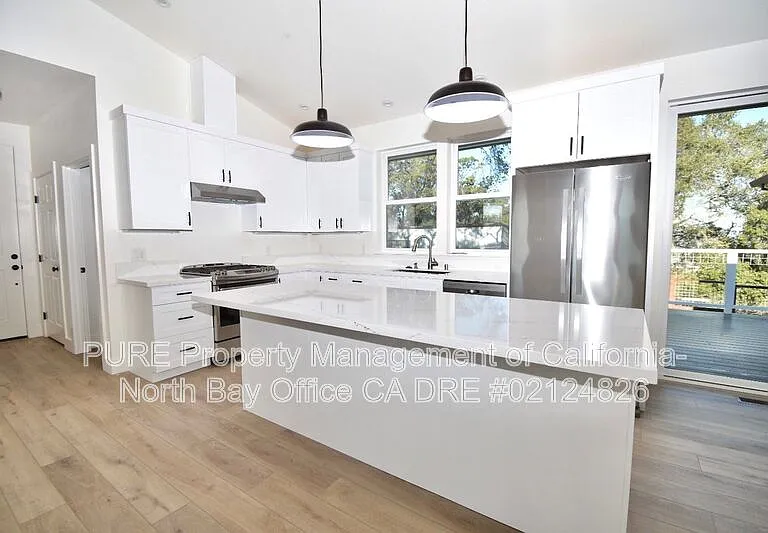 510 Fairview Ct #A — Photo 12