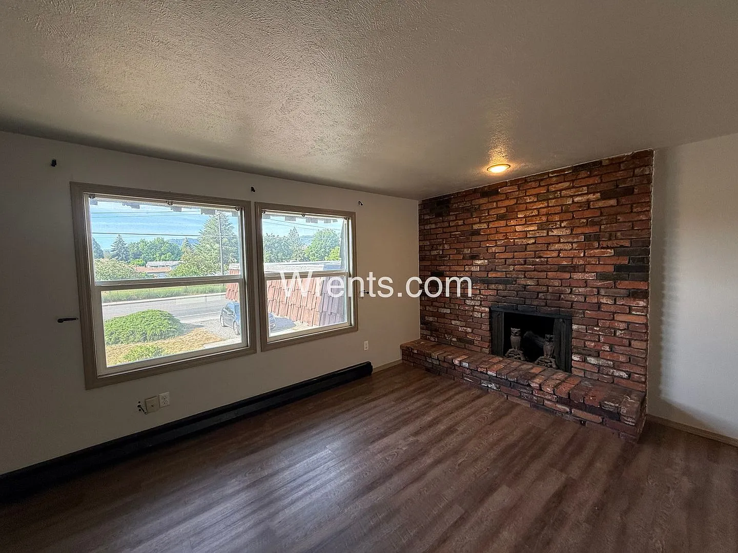 11005-11007 E 32nd Ave — Photo 4