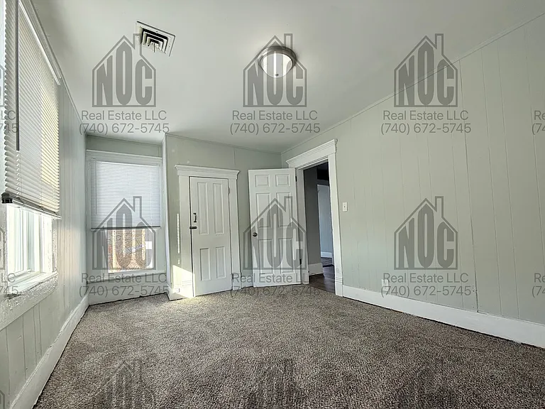 1236 1/2 E Locust St — Photo 9