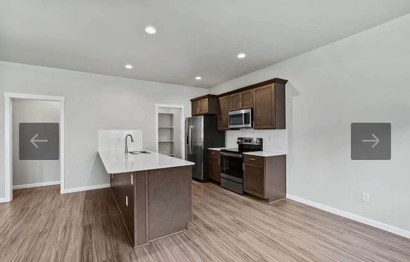 3 bed, 2.5 bath, $2,100 — Photo 2