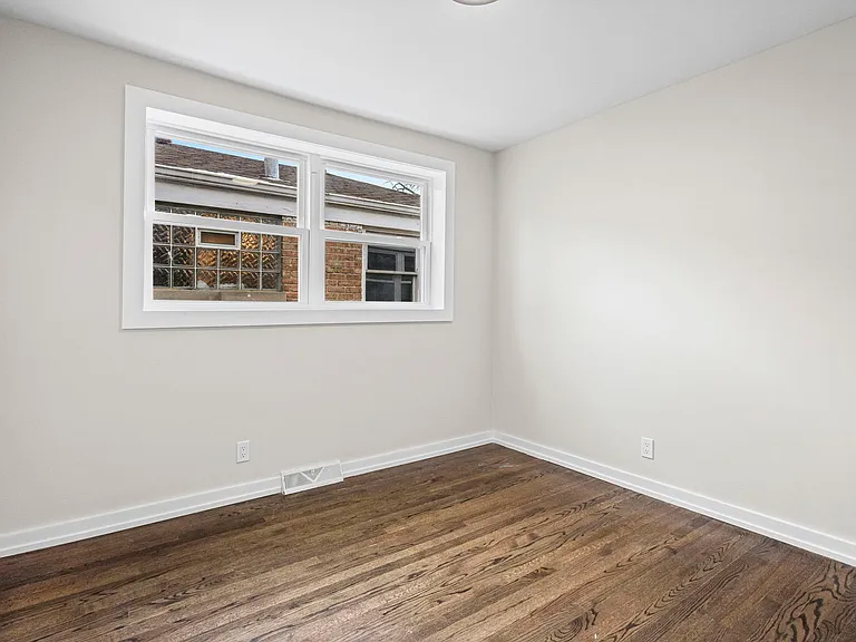 1723 W 75th Pl — Photo 7