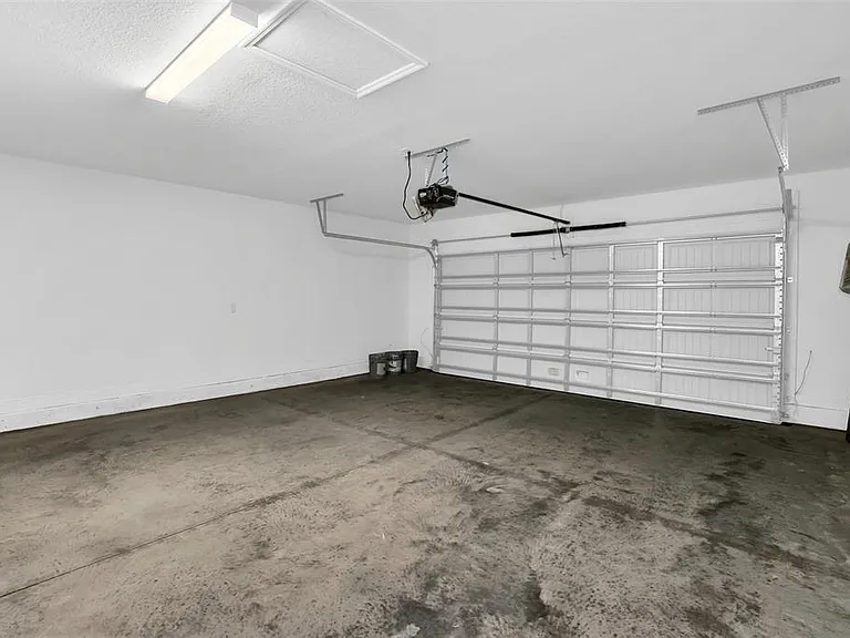 2953 Voyager Ave — Photo 25