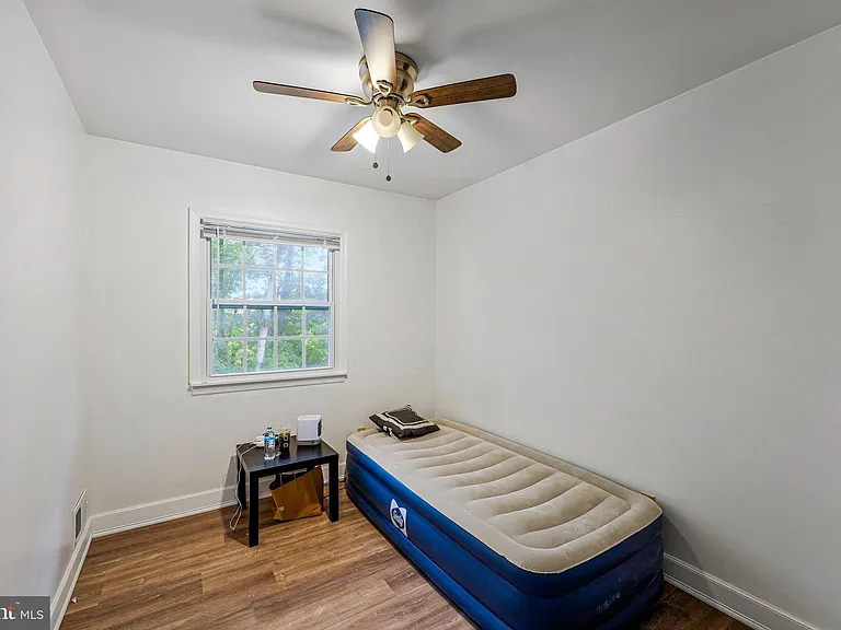 14707 Bentley Sq — Photo 23