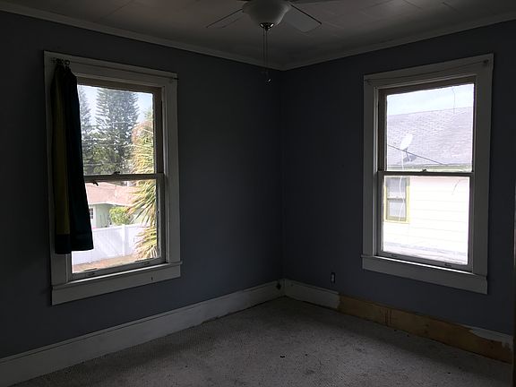 3rd image of 4835 Burlington Ave N