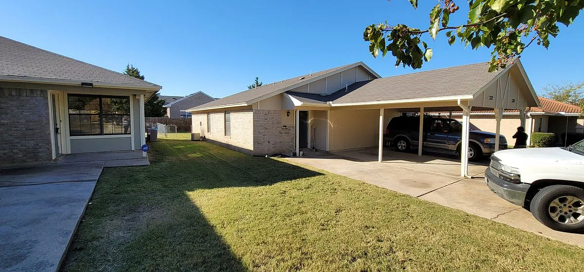 2 bed, 2.0 bath, 1026 sqft, $1,600 — Photo 1