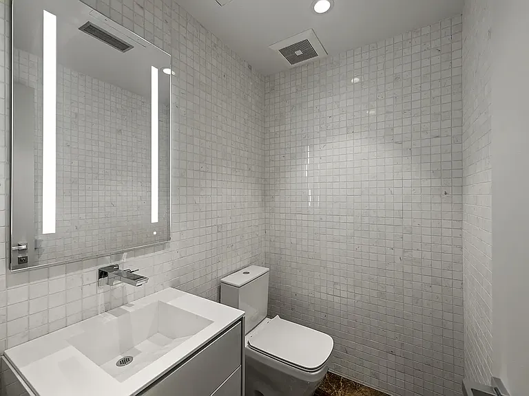 442 E 13th St #5 — Photo 14