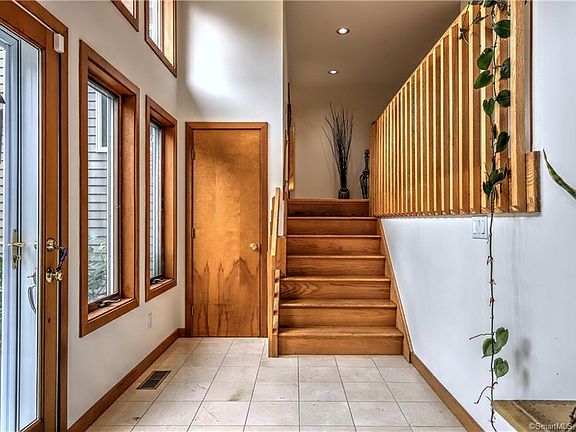 3rd image of 24 Cortland Pl