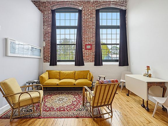 4th image of 30 Lincoln Street #215