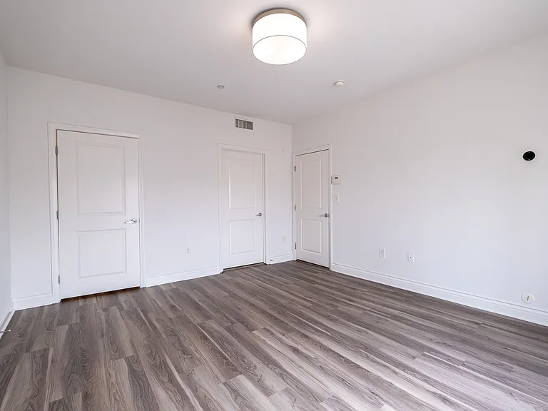 147 S Doheny Dr #303 — Photo 23