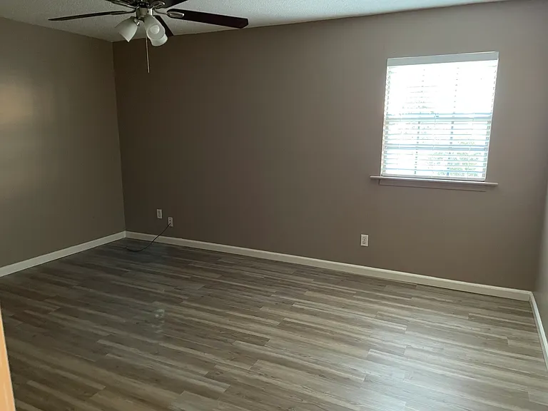 1635 Newport Pl #11 — Photo 1