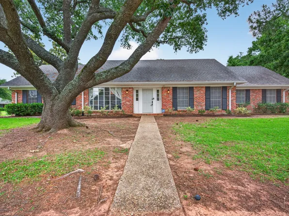 7501 Camelback Dr, Shreveport, LA 71105