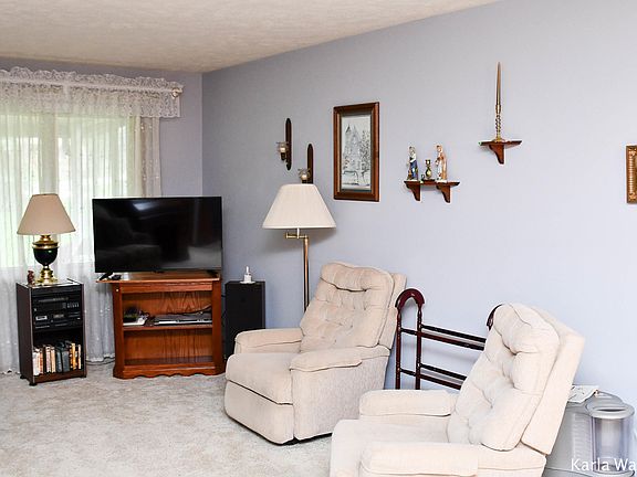 4th image of 683 Gardenview Dr SW