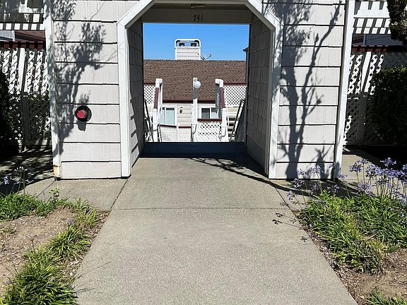 2nd image of 741 Pointe Pacific APT 8