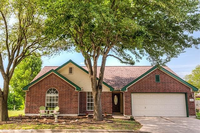 1st image of 1111 Blackthorn Dr