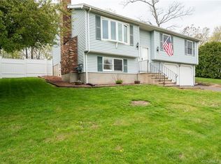 53 Hawks Nest Cir, Middletown, CT 06457