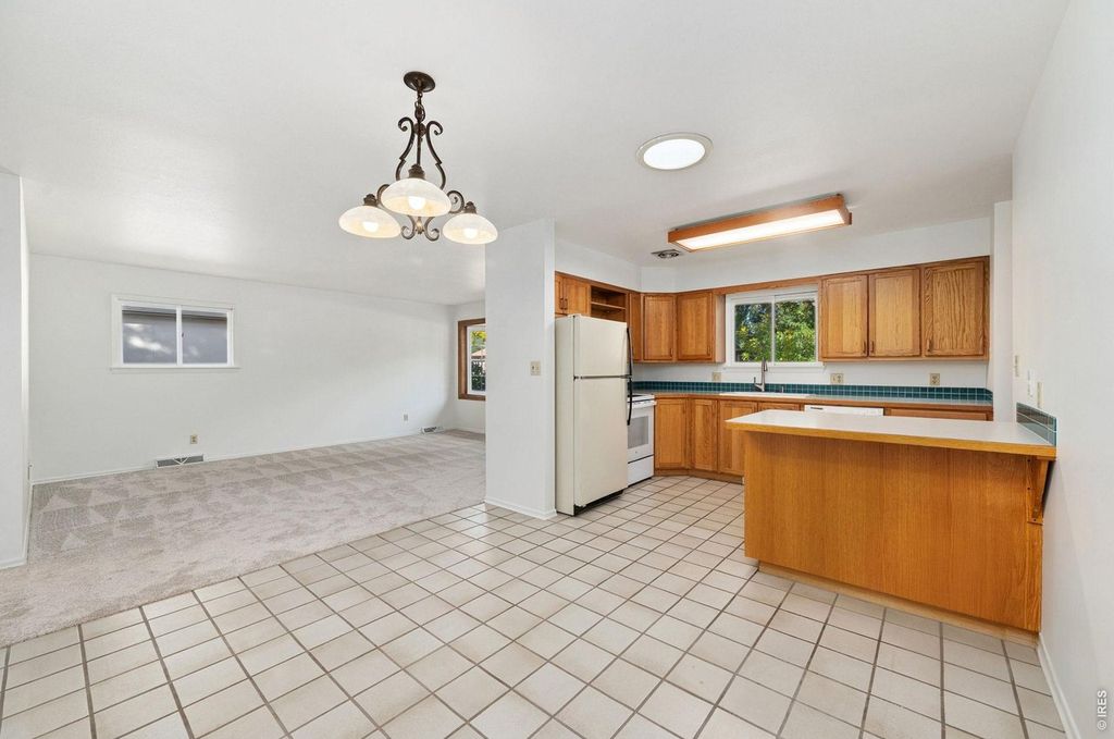 1215 Juniper Ct