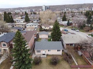 7615 N 36th Ave NW, Calgary, AB T3B 1V2